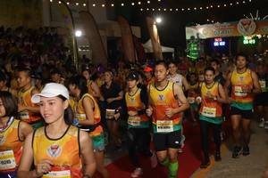 BIB: 0923, 11305, 15245
                            <button type="button" onclick="openModal(9884489)" class="btn btn-primary btn-sm float-right btn-popup" data-toggle="modal" data-target=".modal-high-quality">
                        <i class="fas fa-shopping-cart"></i> Add to Cart
                    </button>
                                            <button type="button" onclick="isThisMe(9884489, true)" class="btn btn-success btn-sm float-right btn-popup btn-isme hidden" data-toggle="tooltip" data-placement="bottom" title="นี่คือรูปของคุณใช่ไหม คลิกที่นี่เพื่อเอาเข้าอัลบั้ม">
                        <i class="fas fa-plus"></i> Add to album
                    </button>
                    <button type="button" onclick="isThisMe(9884489, false)" class="btn btn-warning btn-sm float-right btn-popup btn-isnotme hidden">
                        <i class="fas fa-ban"></i> Remove from album
                    </button>